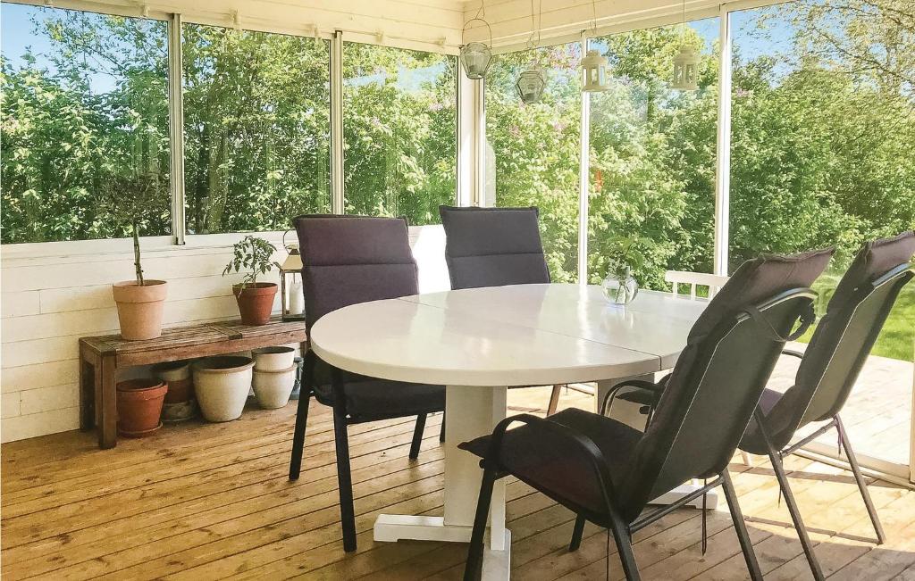 Awesome Home In Gislaved With 3 Bedrooms, Sauna And Wifi photo 2