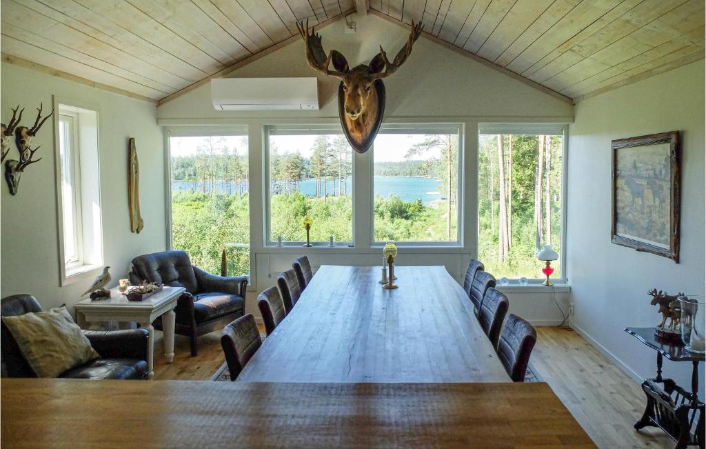 Amazing Home In Tanumshede With 5 Bedrooms And Wifi photo 3