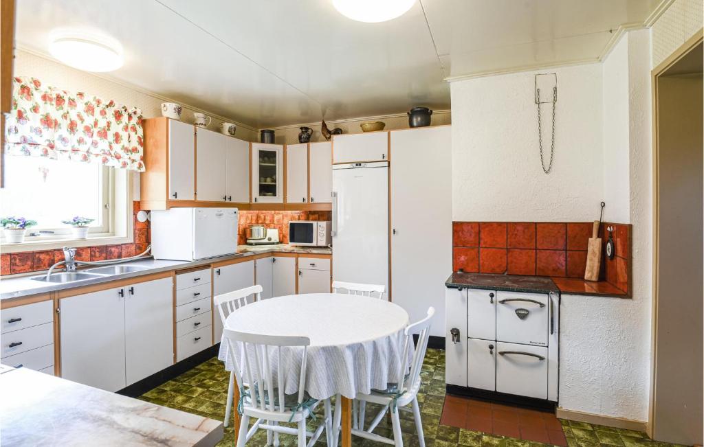Nice Home In Vnersborg With 2 Bedrooms And Wifi photo 4