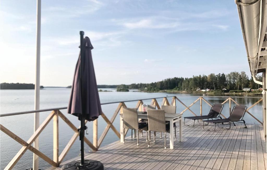 Beautiful Home In Kristinehamn With 2 Bedrooms And Wifi photo 2