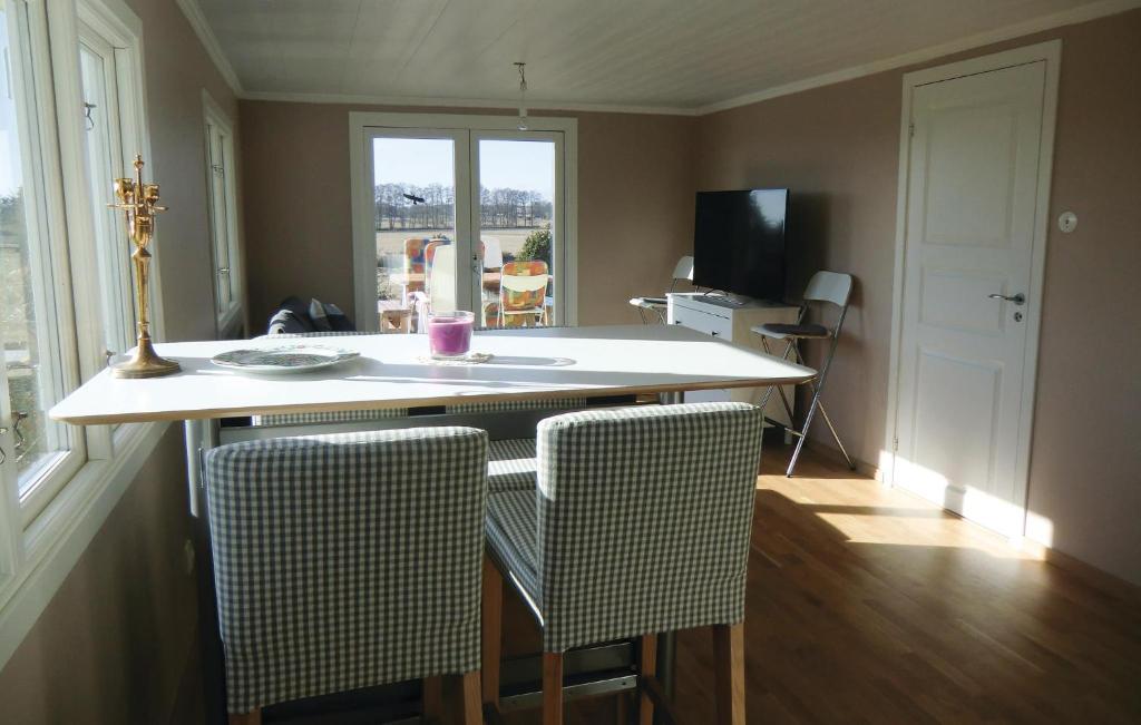 Awesome Home In Lttorp With 2 Bedrooms And Wifi photo 3