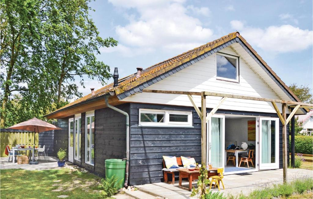 Stunning Home In Julianadorp With 2 Bedrooms And Wifi