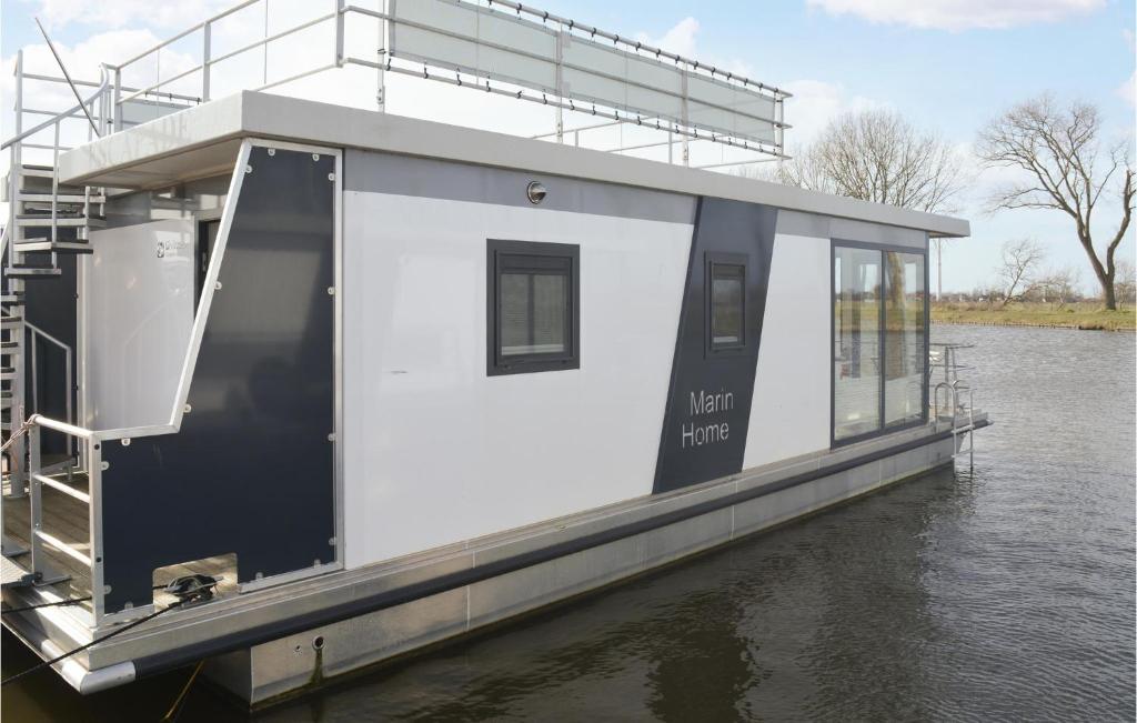 Houseboat Escapade photo 4