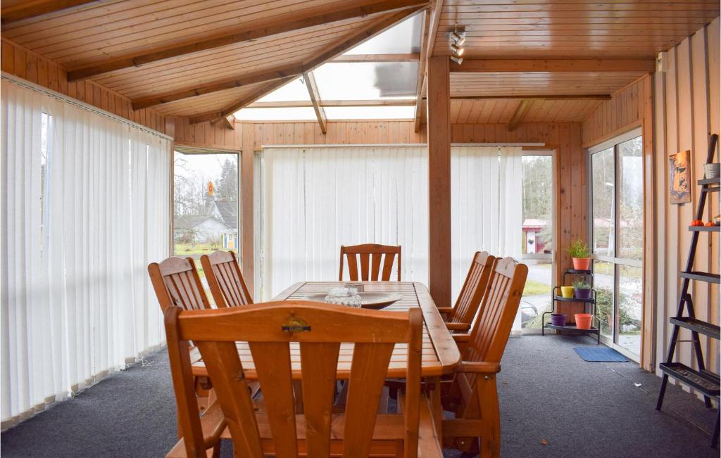 Awesome Home In Vittaryd With 5 Bedrooms And Wifi photo 4