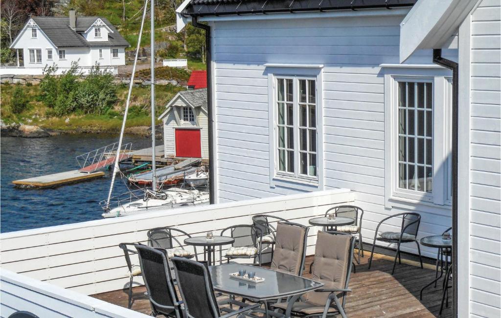 Beautiful Apartment In Steinsland With 4 Bedrooms And Wifi photo 3