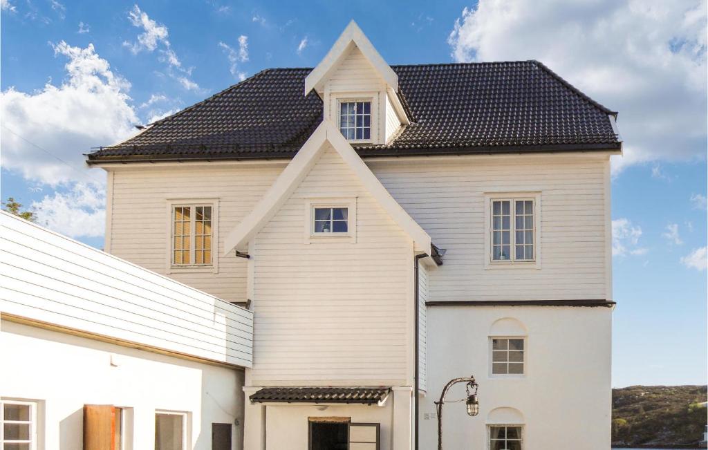 Beautiful Apartment In Steinsland With 4 Bedrooms And Wifi photo 4