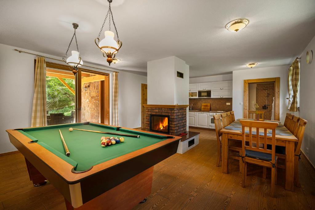 Chalet Tale-Jacuzzi-Sauna-BBQ-Fire pit-Kids playground-2xFlipchart-Teambuilding photo 1