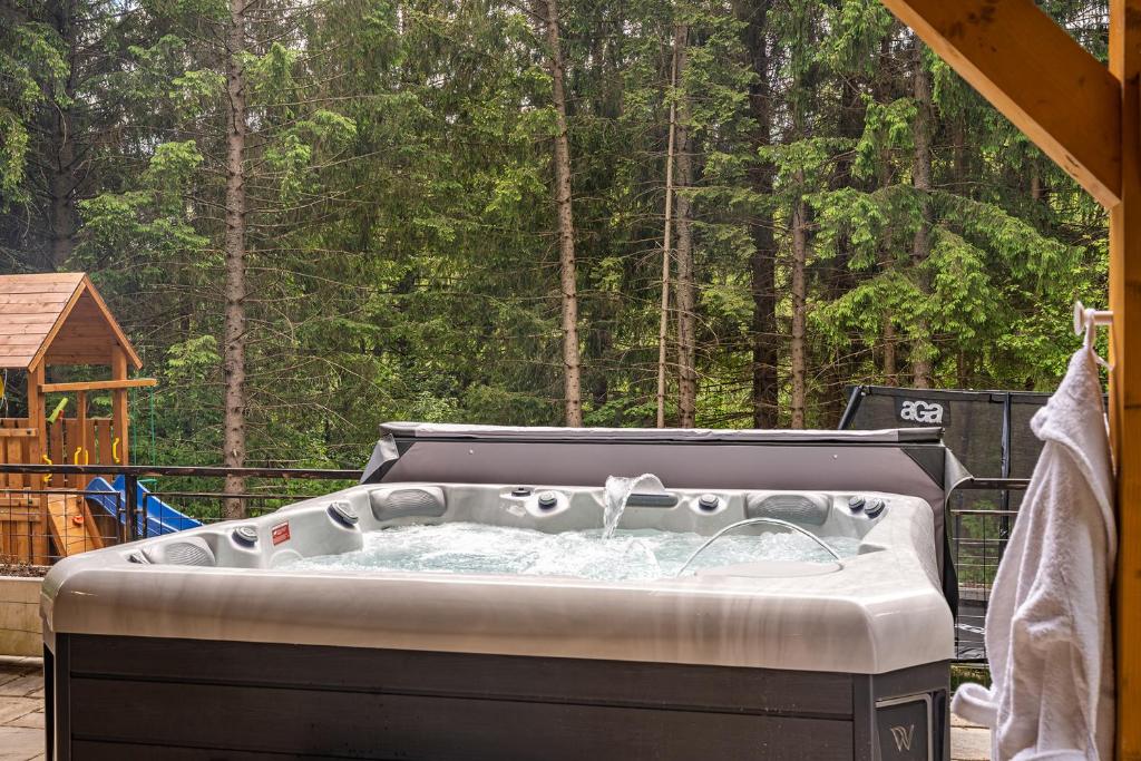 Chalet Tale-Jacuzzi-Sauna-BBQ-Fire pit-Kids playground-2xFlipchart-Teambuilding photo 2