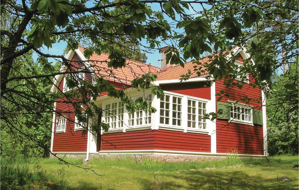 Beautiful Home In Vimmerby With 3 Bedrooms, Sauna And Wifi