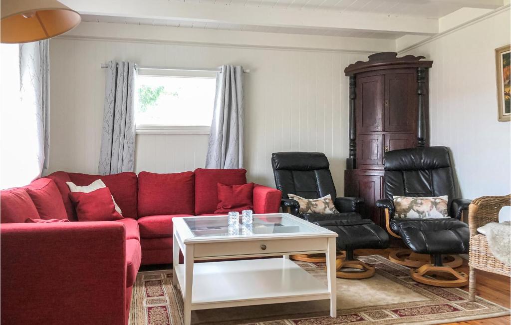 Stunning Home In Mandal With 5 Bedrooms And Wifi photo 2