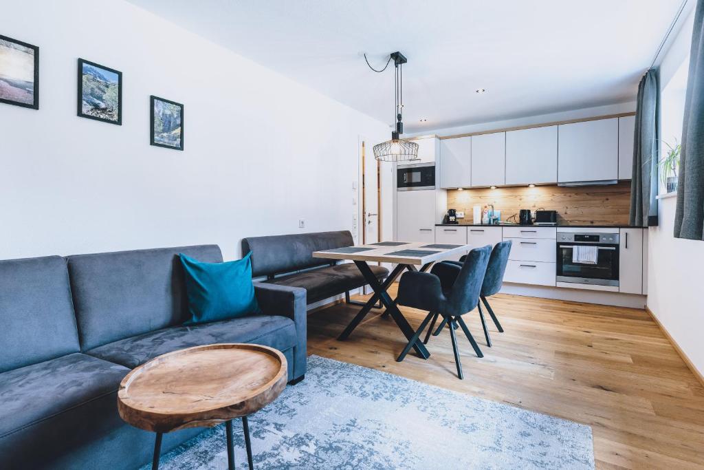 M1 - Mountain Living Room Type - Apartment with Balcony