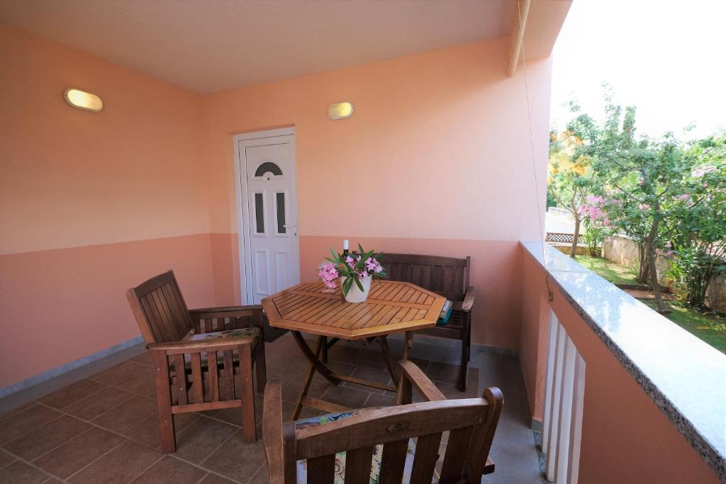Apartments Coral, Klimno, island Krk photo 4