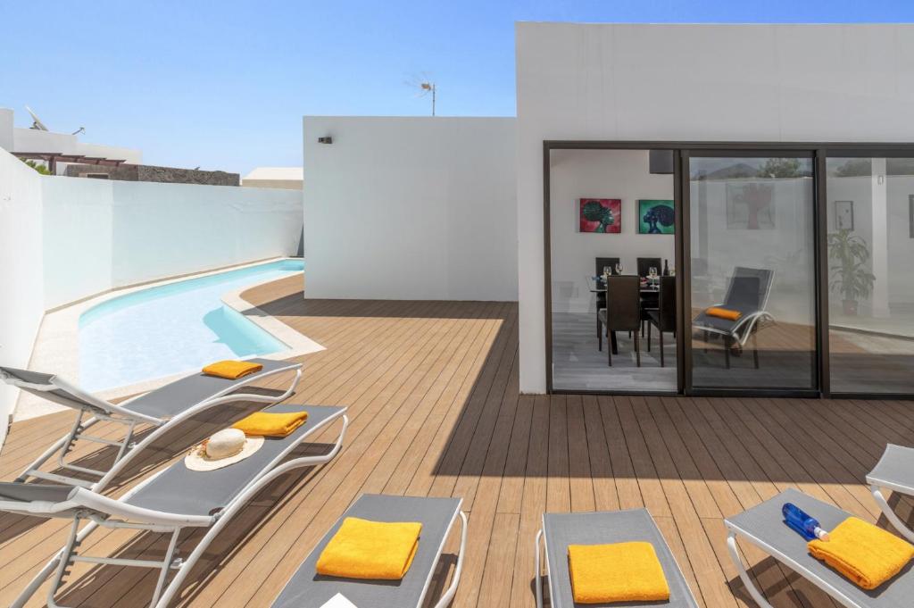 Villa JJ Beach by Villa Plus photo 1