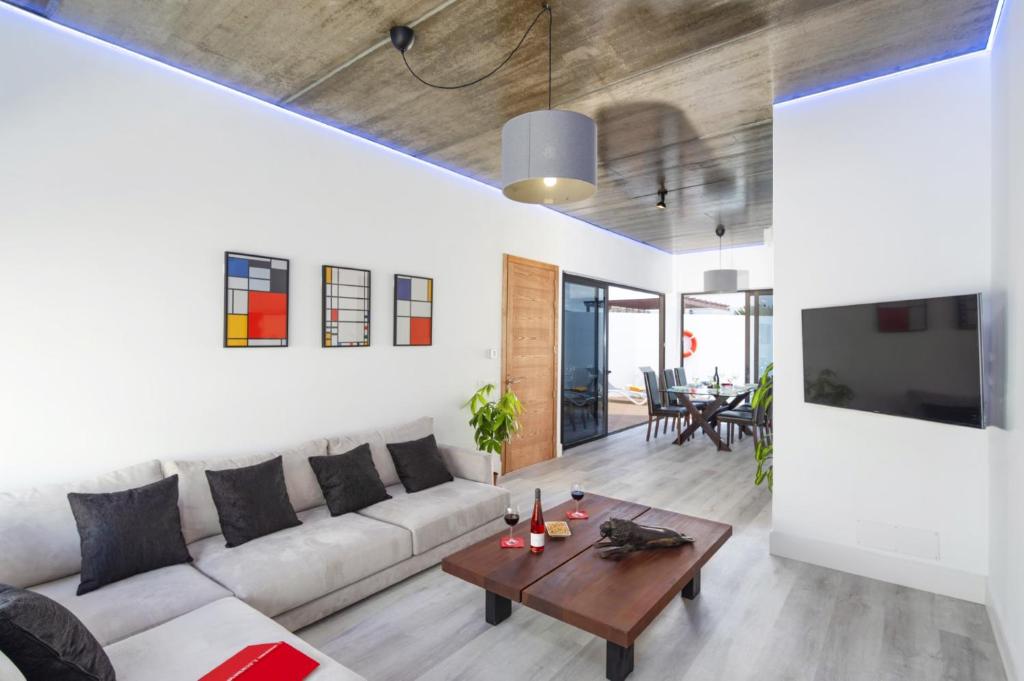 Villa JJ Beach by Villa Plus photo 2