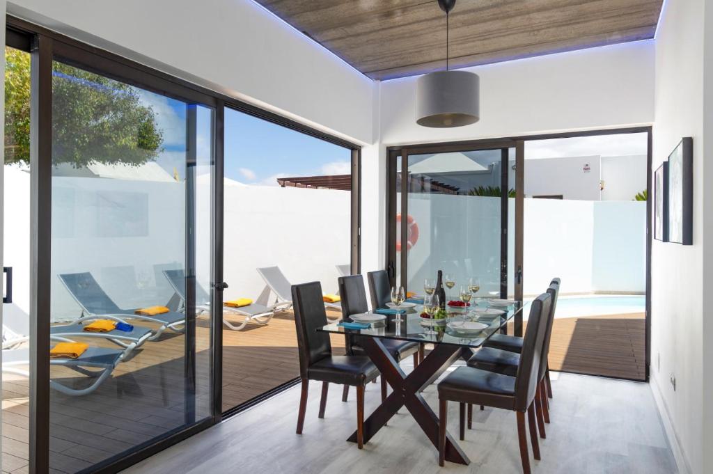 Villa JJ Beach by Villa Plus photo 3