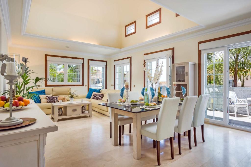 Villa Leonardo Dos by Villa Plus photo 2