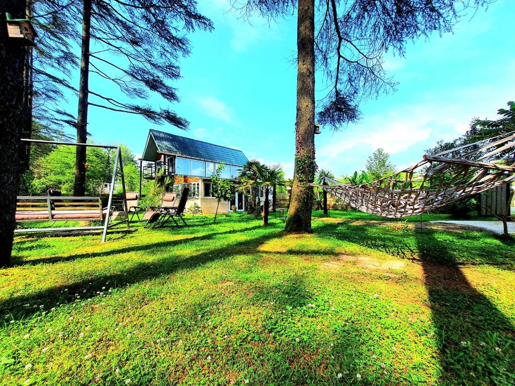 House & Yard Sesil S 70m to beach photo 1