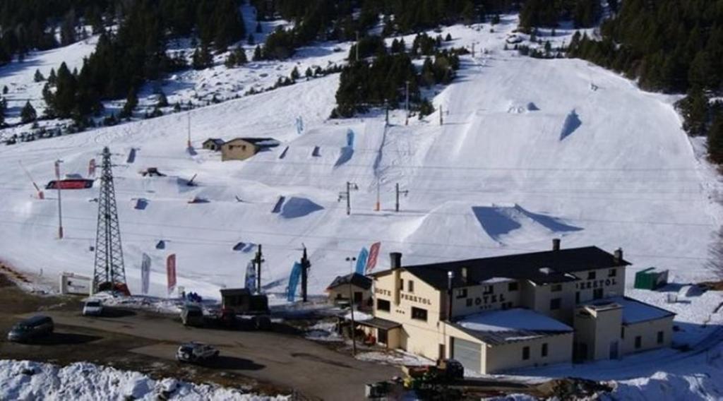 {
  "en-gb": "Hotel Peretol"
}