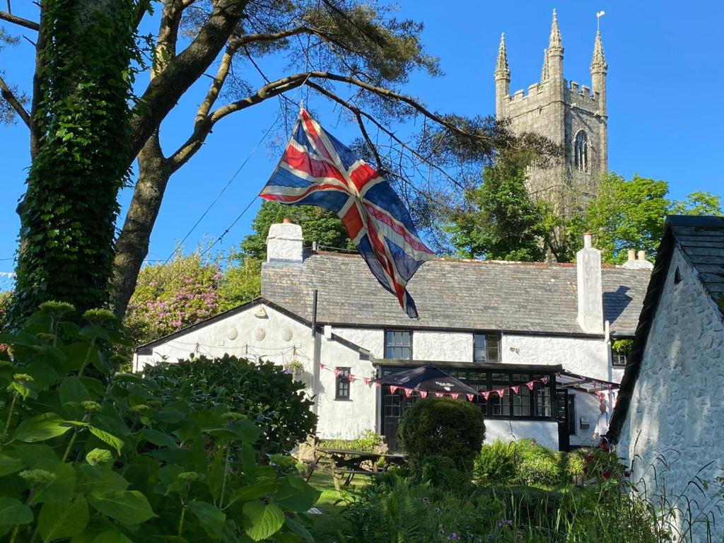 The Crown Inn - Tap to explore photos