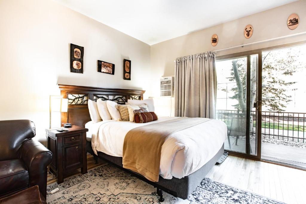 White Pines Prospector Square Studio Suite image