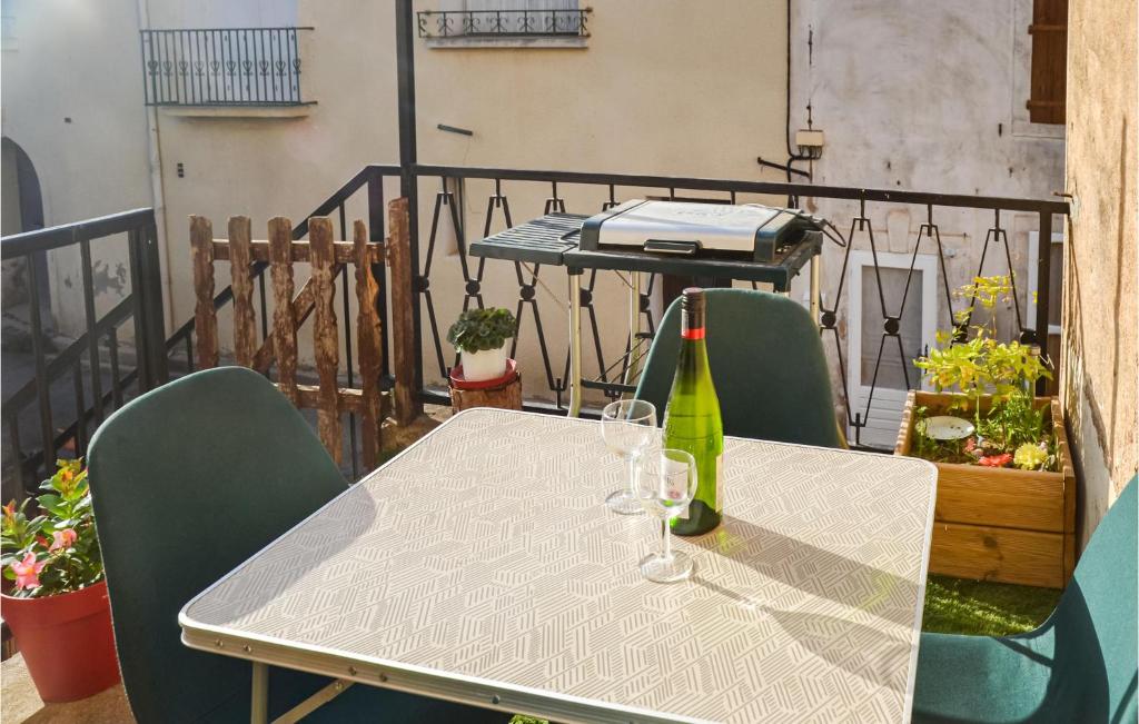 Awesome Apartment In Saint Chinian With 2 Bedrooms And Wifi