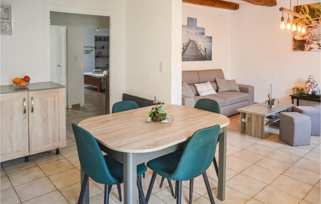 Awesome Apartment In Saint Chinian With 2 Bedrooms And Wifi photo 2