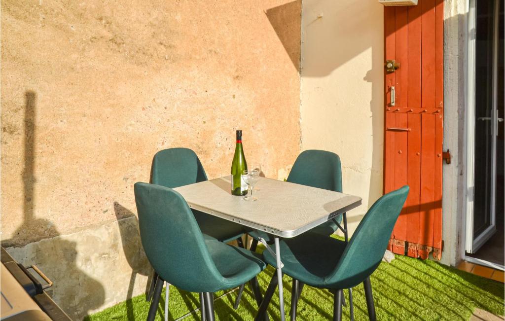 Awesome Apartment In Saint Chinian With 2 Bedrooms And Wifi photo 4