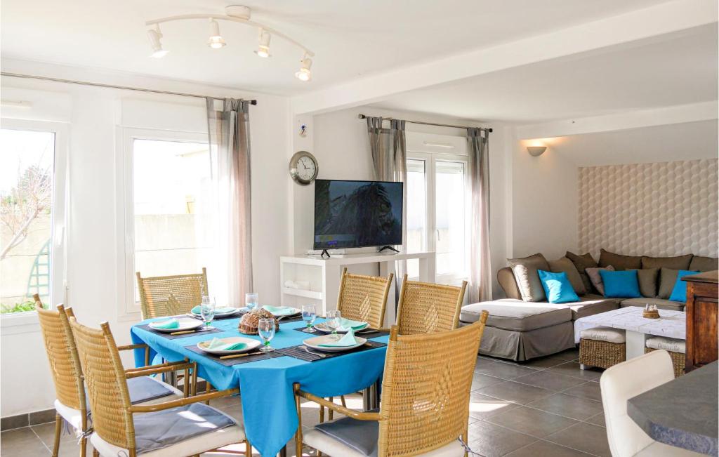 Amazing Home In Saint-germain-sur-ay With Wifi And 3 Bedrooms photo 4