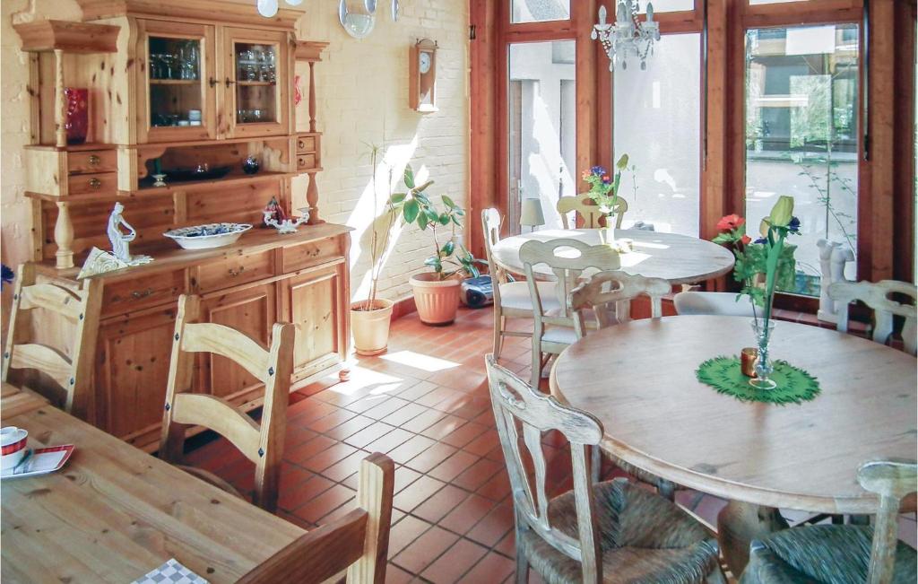 Amazing Home In Petershagen Ot Frille With 9 Bedrooms photo 4