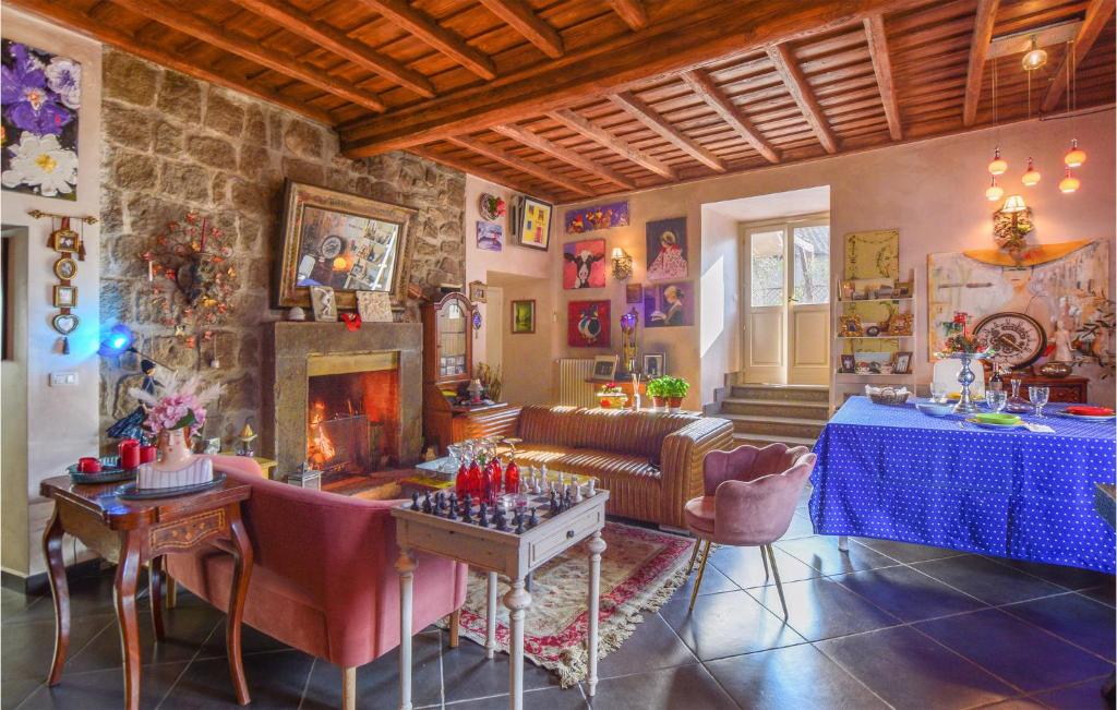 Awesome Apartment In Viterbo With Wifi And 4 Bedrooms photo 3
