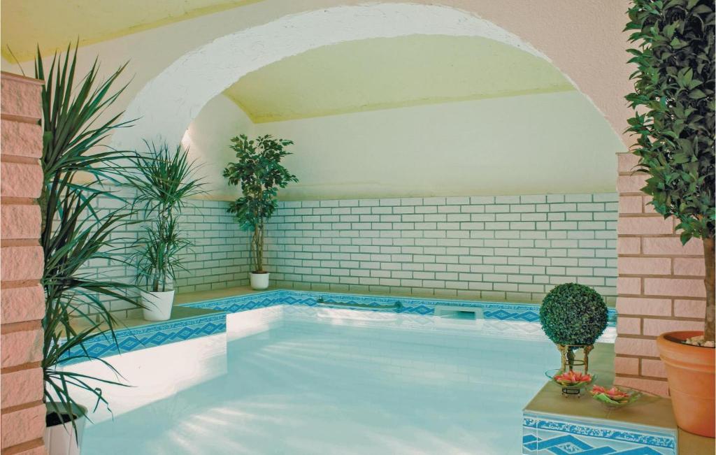 Awesome Home In Gross Markow With 19 Bedrooms, Sauna And Private Swimming Pool photo 4