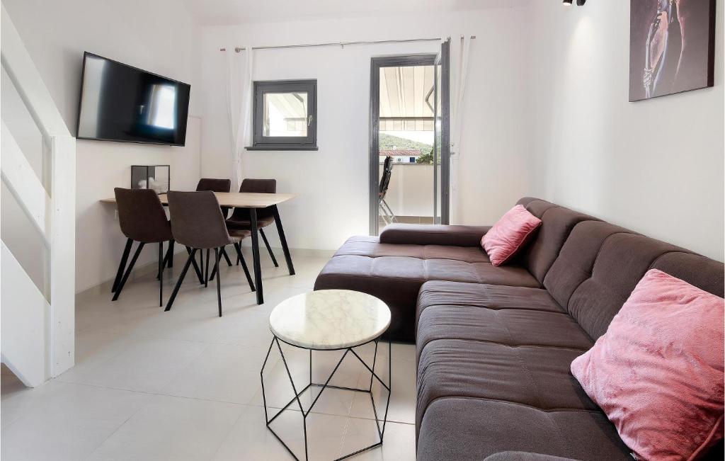 Awesome Apartment In Stinica With 1 Bedrooms And Wifi photo 4