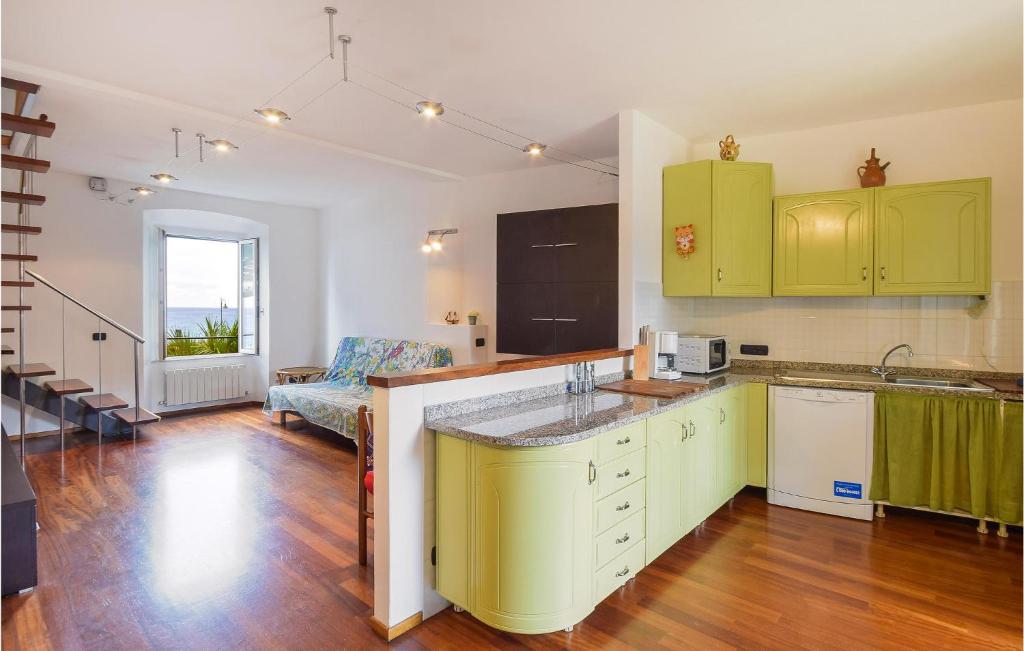 Awesome Apartment In Moneglia With Wifi And 2 Bedrooms photo 2