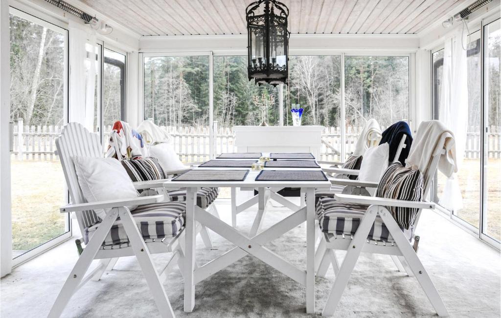 Beautiful Home In Karlstad With Wifi And 4 Bedrooms photo 1