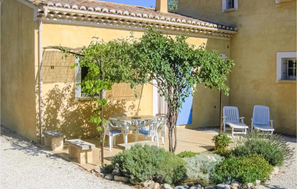 Beautiful Home In Roussillon With Outdoor Swimming Pool, Wifi And 2 Bedrooms photo 3
