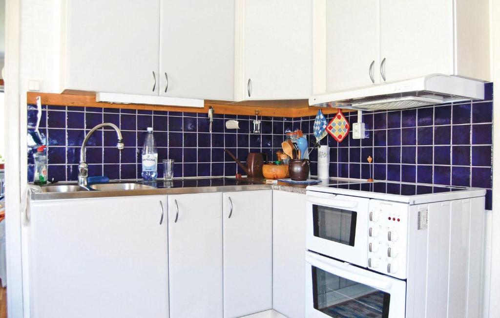 Awesome Home In Lenhovda With 1 Bedrooms photo 3