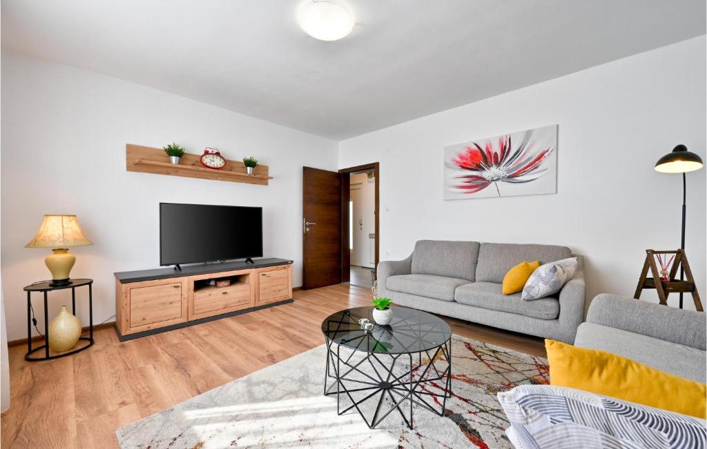 Awesome Home In Trnovec With Wifi And 2 Bedrooms