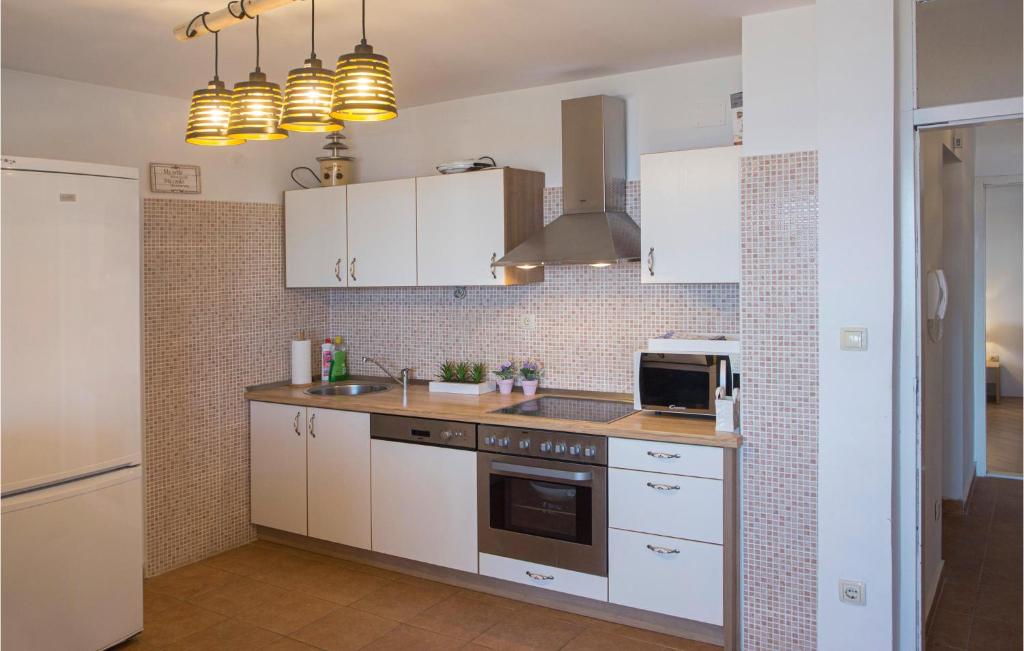 Stunning Home In Stanici With 6 Bedrooms And Outdoor Swimming Pool photo 4