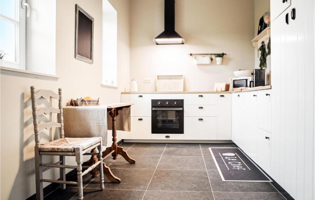 Amazing Home In Stavele With 4 Bedrooms And Wifi photo 4