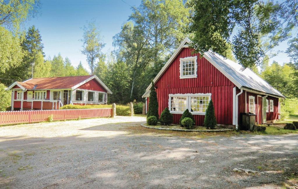 Beautiful Home In Eringsboda With 5 Bedrooms And Wifi