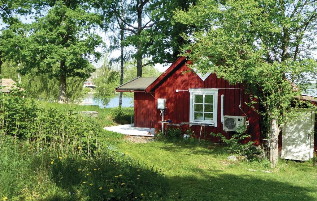 Amazing Home In Strngns With 3 Bedrooms, Sauna And Internet photo 4