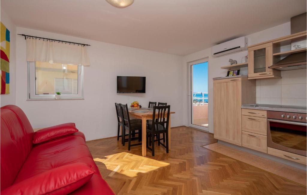 Awesome Apartment In Promajna With Wifi And 1 Bedrooms photo 2