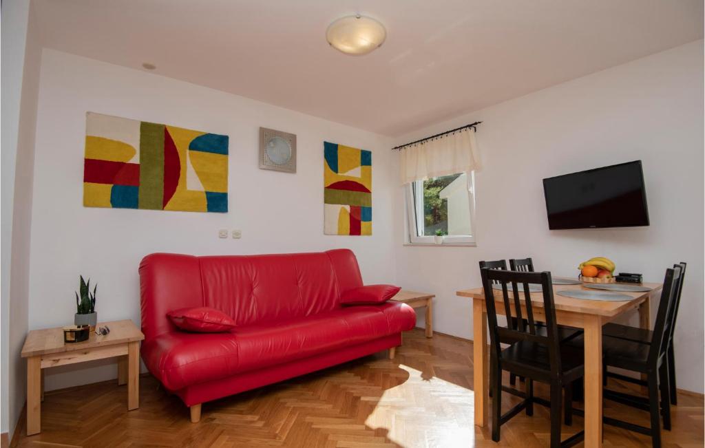 Awesome Apartment In Promajna With Wifi And 1 Bedrooms photo 3