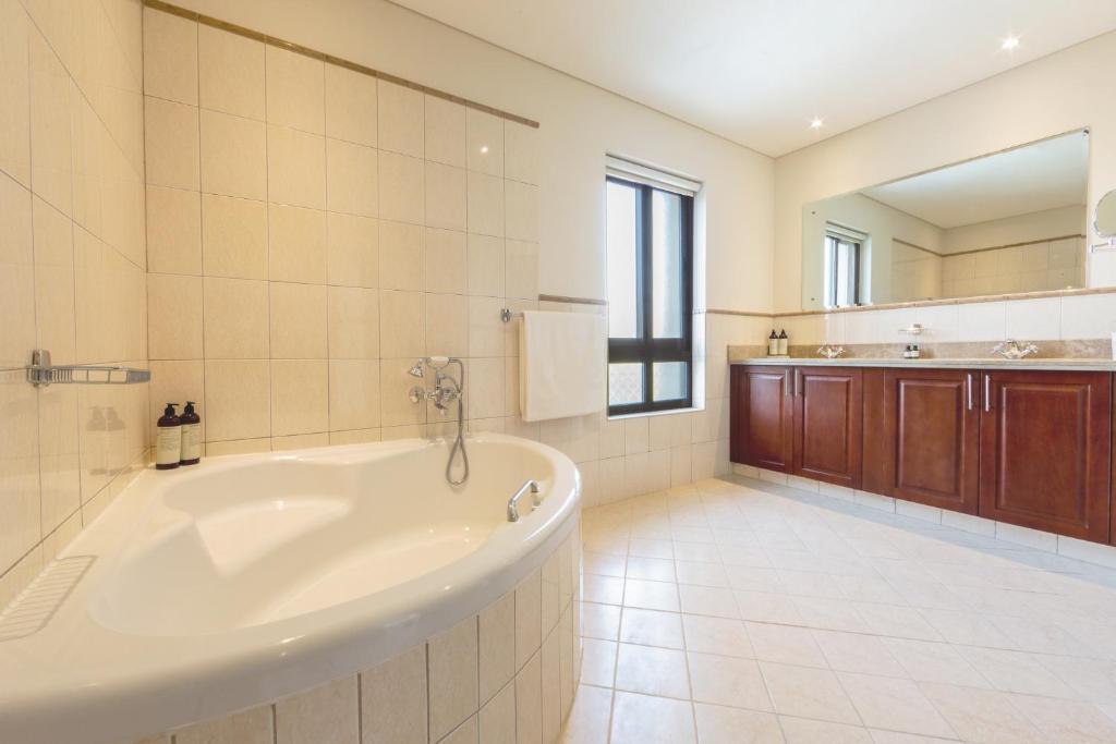 {
  "en-gb": "Elara & Golf Villas - curated by Park Hyatt Dubai"
} photo 2