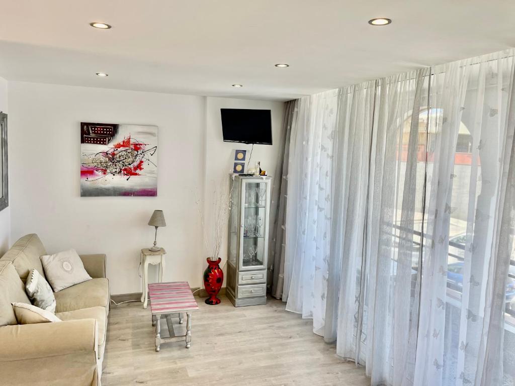 Silver Home photo 3