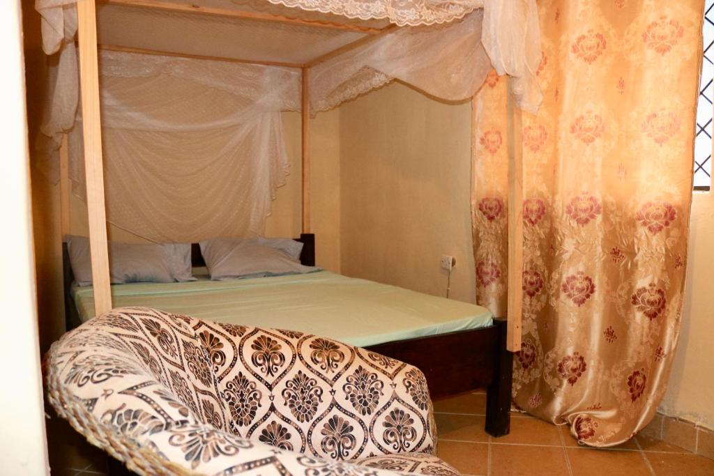 Lovely 4-Bed Villa Family oriented or a smallgroup photo 3