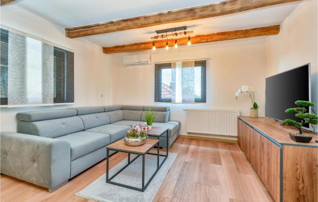 Beautiful Home In Stubicke Toplice With 3 Bedrooms, Wifi And Heated Swimming Pool photo 2
