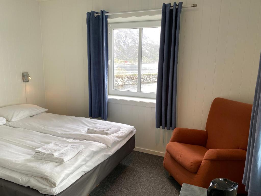 Fast Hotel Henningsvær photo 3