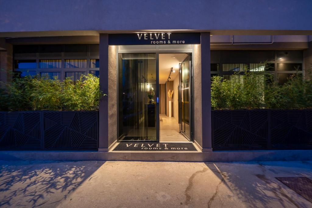 Velvet rooms & more - Tap to explore photos