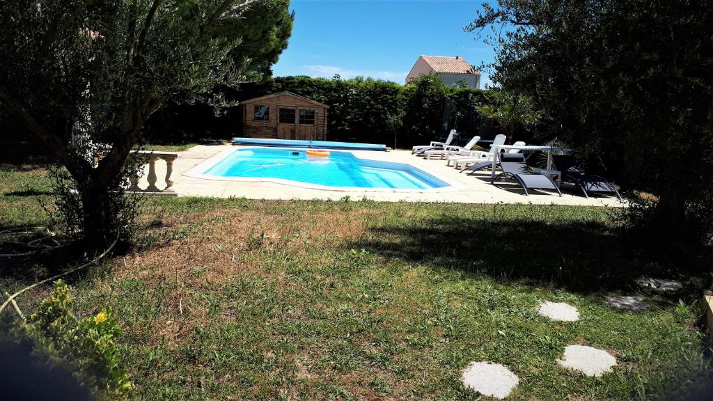 Gîte 3 étoiles 300m plage piscine privée grand jardin photo 3